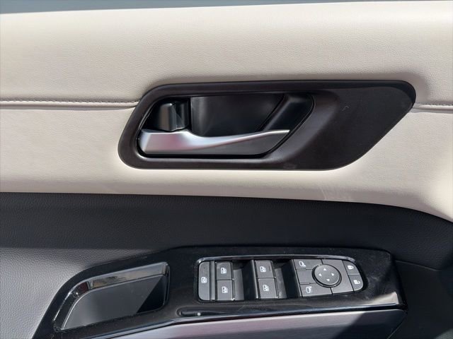 New 2026 Nissan Pathfinder SL image 11