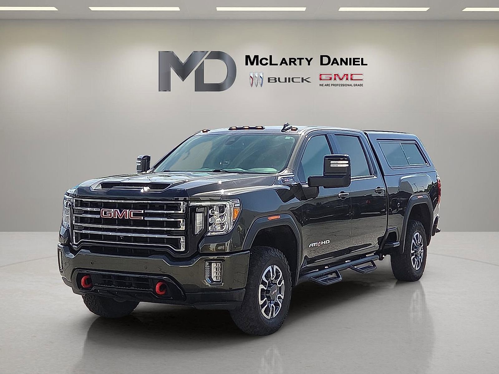Used 2022 GMC Sierra 2500 AT4 w/ AT4 Preferred Package AWD/4WD image 2