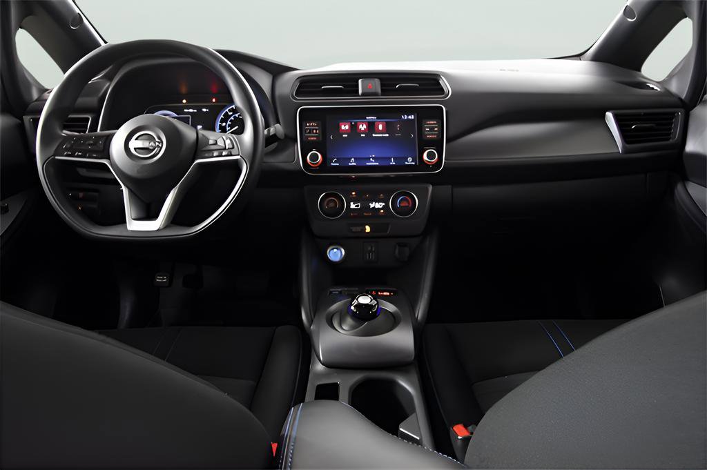 Used 2025 Nissan Leaf S image 17