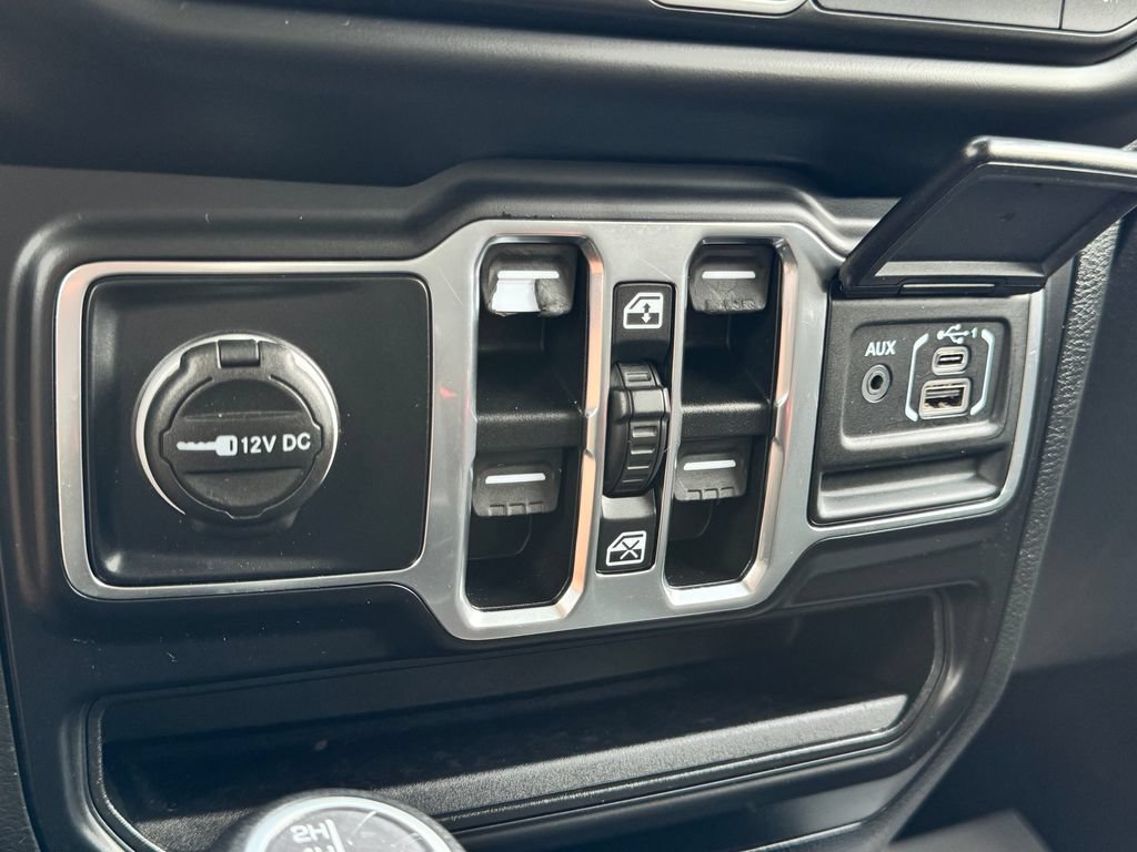 Used 2021 Jeep Wrangler Unlimited Sahara w/ Uconnect 4C Nav & Sound Group AWD/4WD image 25
