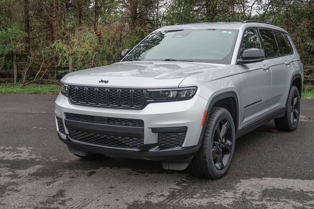 Used 2023 Jeep Grand Cherokee L Laredo RWD image 4