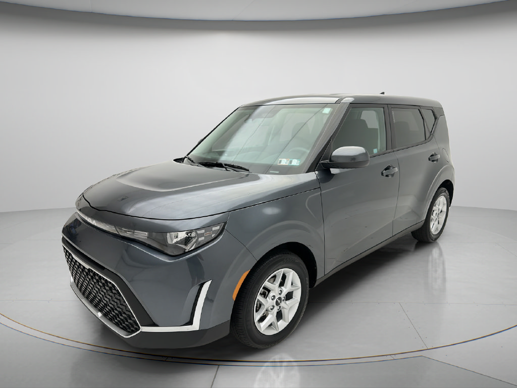Used 2025 Kia Soul LX w/ LX Technology Package FWD image 3