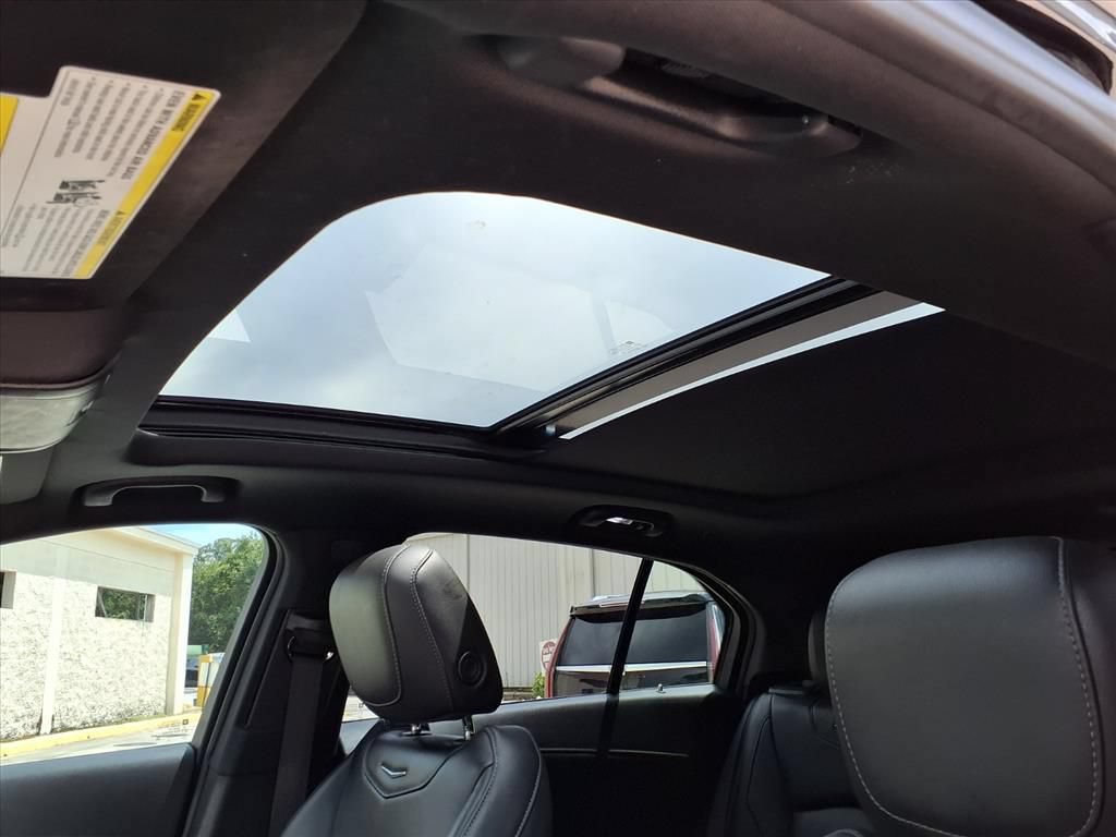 Used 2022 Cadillac XT4 Luxury w/ Cold Weather Package FWD image 22