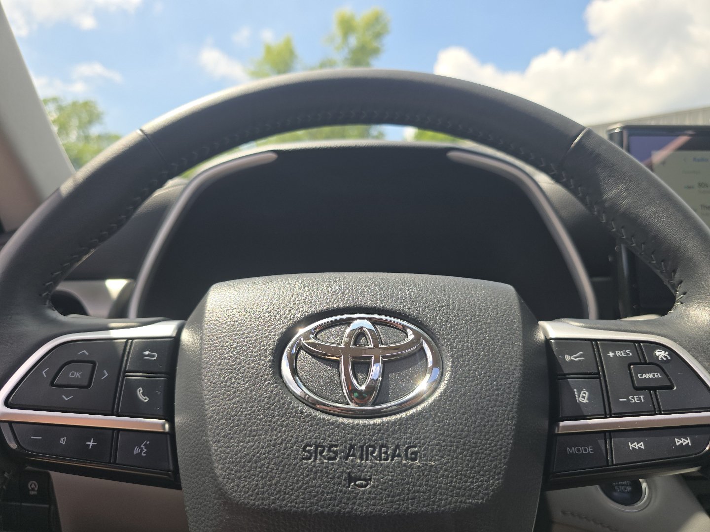 Used 2025 Toyota Highlander XLE AWD/4WD image 27