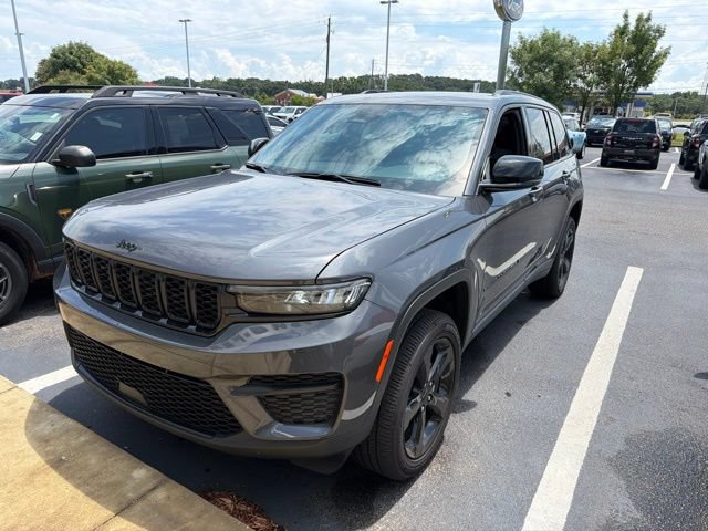 Used 2025 Jeep Grand Cherokee Altitude