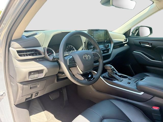 Used 2021 Toyota Highlander XLE FWD image 27
