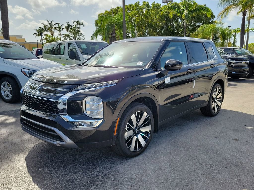 New 2025 Mitsubishi Outlander SE image 2