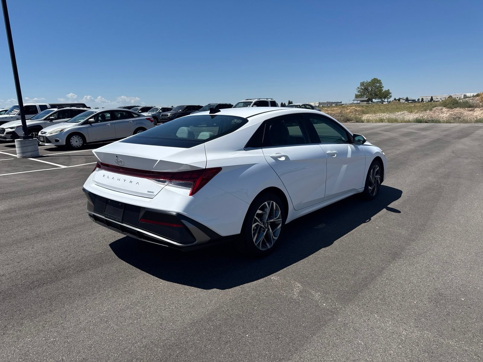 Used 2025 Hyundai Elantra Limited FWD image 7