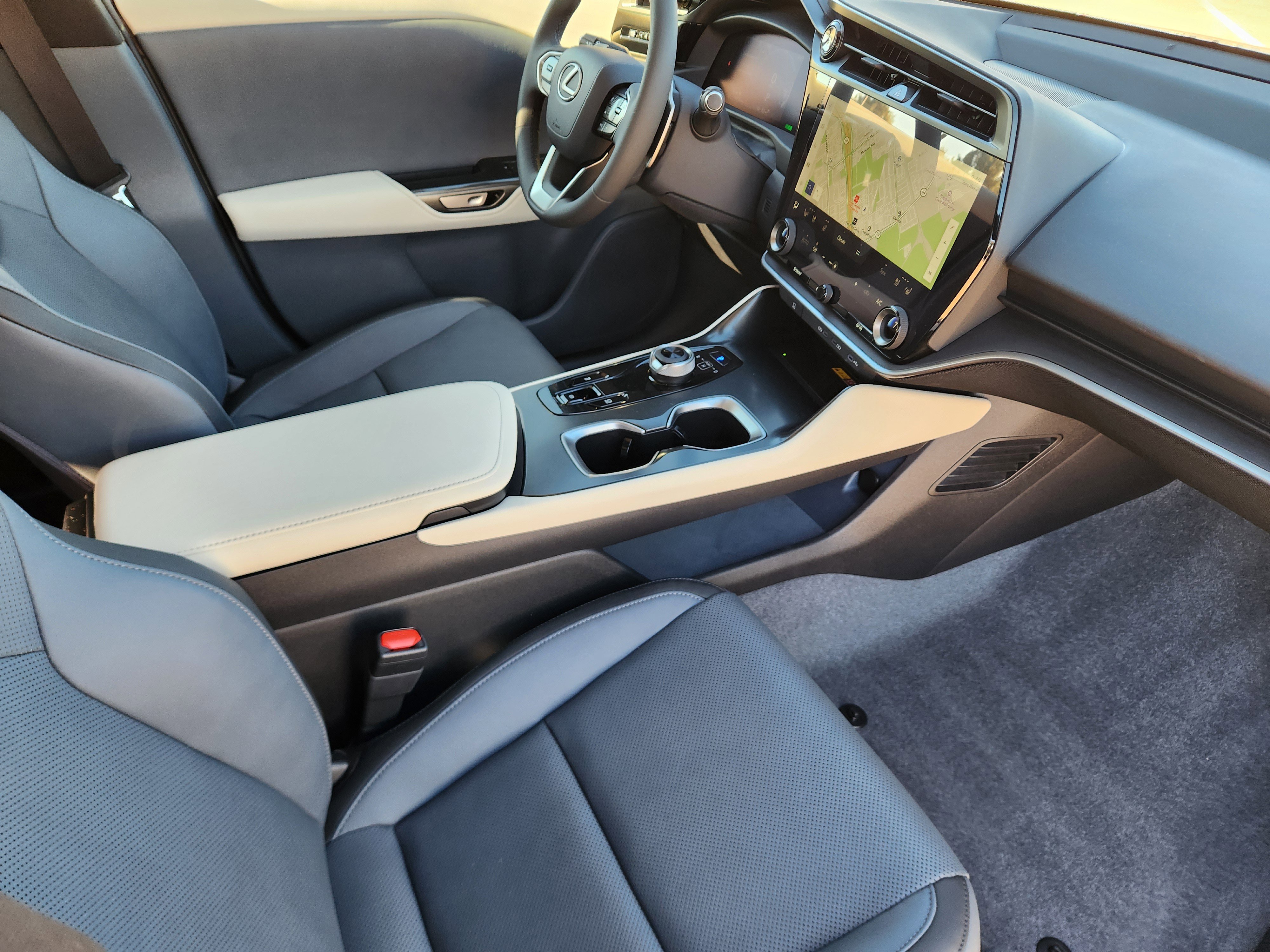 Used 2024 Lexus RZ 450e Premium image 16