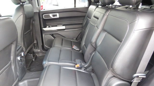 Certified 2022 Ford Explorer XLT w/ Equipment Group 202A image 6