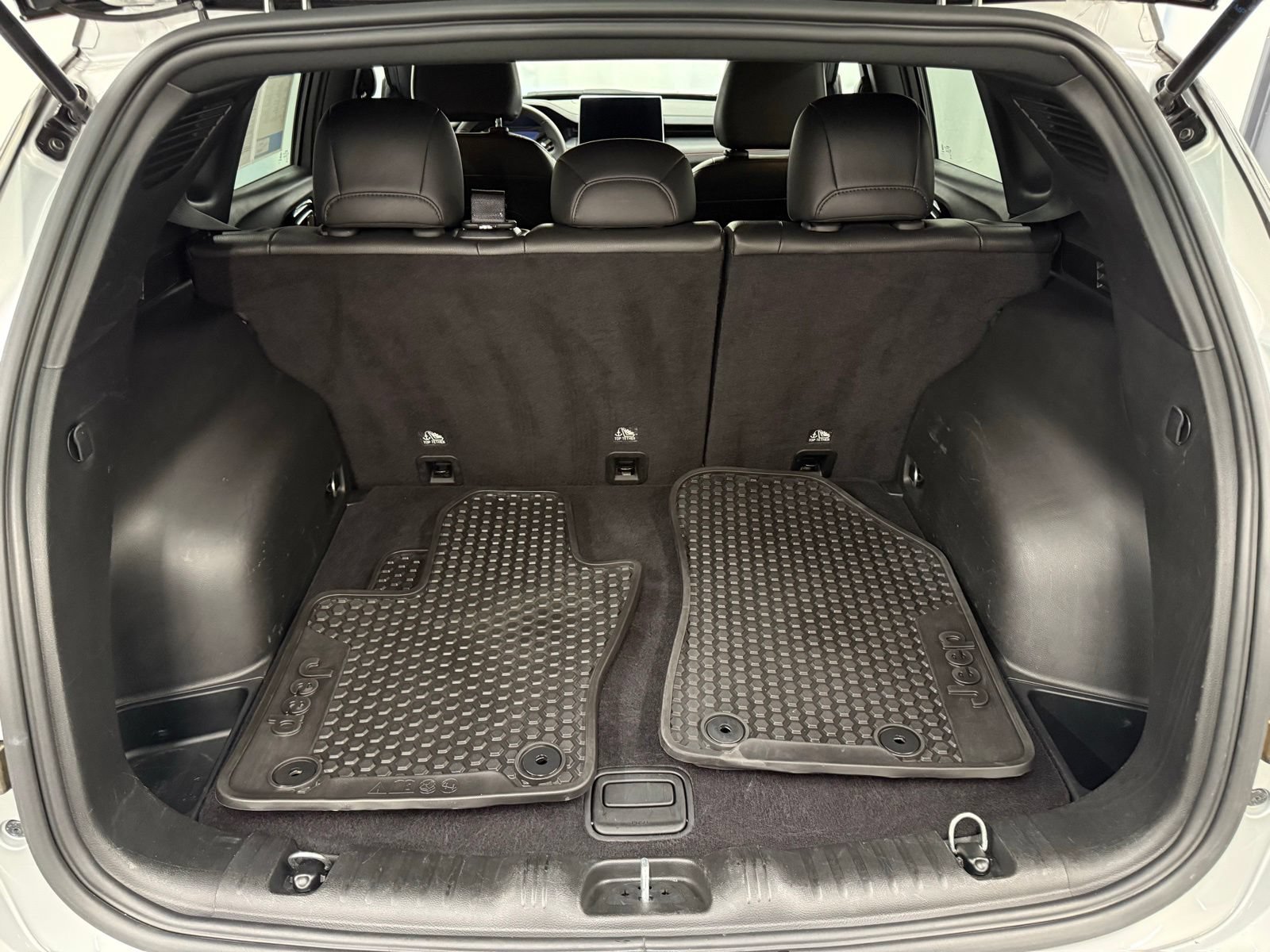 Used 2025 Jeep Compass Trailhawk AWD/4WD image 5