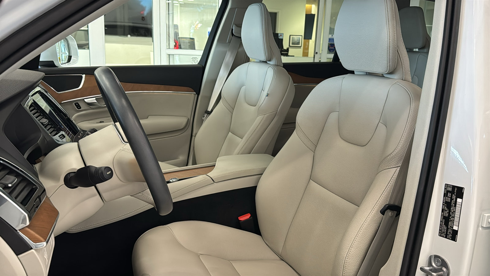 Used 2022 Volvo XC90 T6 Momentum w/ Advanced Package AWD/4WD image 23