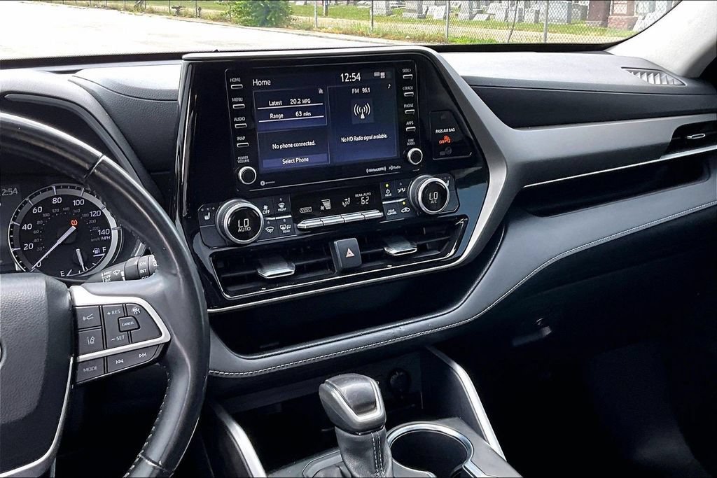 Used 2022 Toyota Highlander XLE FWD image 6