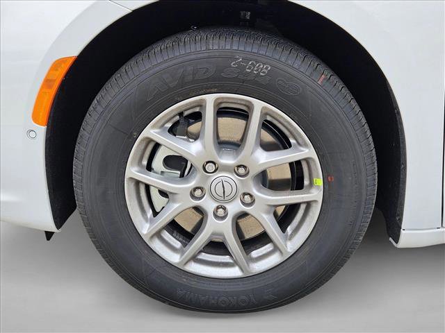 New 2026 Chrysler Pacifica Select FWD image 10