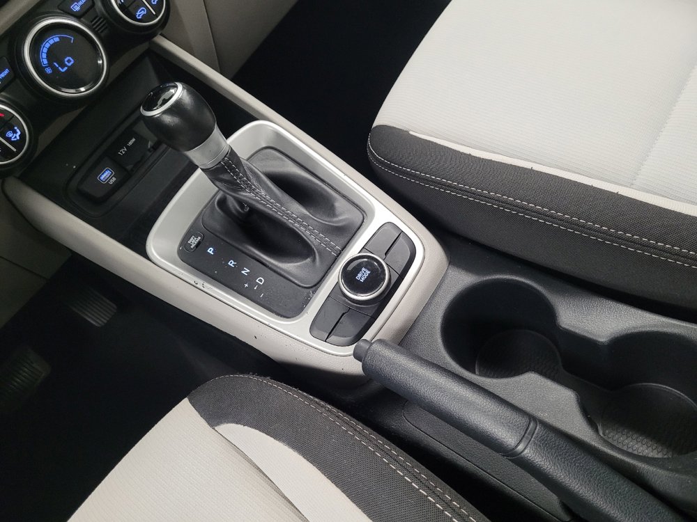 Used 2023 Hyundai Venue SEL FWD image 26