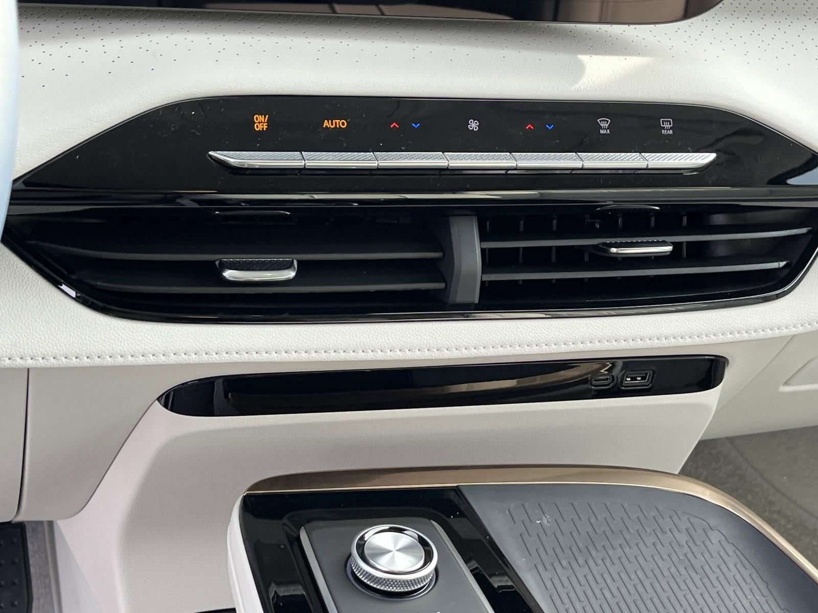 New 2026 Buick Enclave Avenir w/ Super Cruise Package AWD/4WD image 30