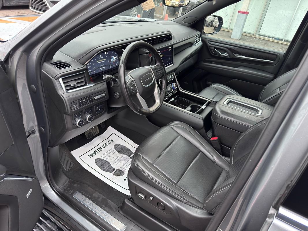 Used 2022 GMC Yukon Denali w/ Denali Premium Package image 16
