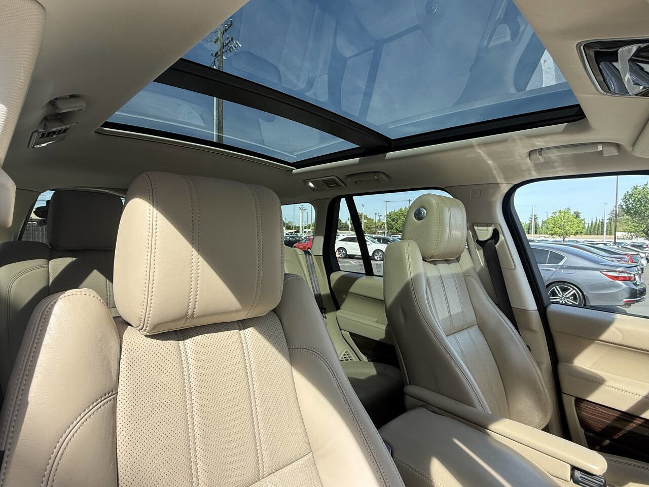 Used 2015 Land Rover Range Rover Supercharged image 23