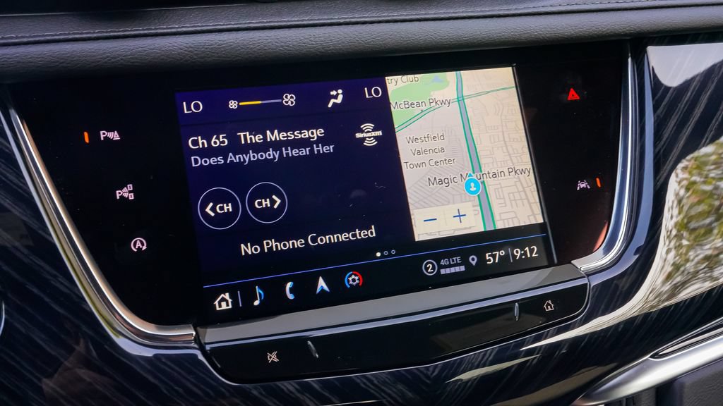 Used 2025 Cadillac XT6 Premium Luxury w/ Technology Package FWD image 24