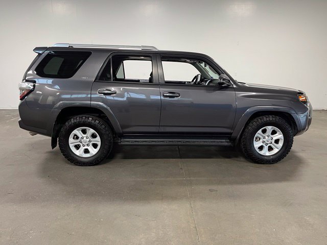 Used 2016 Toyota 4Runner SR5 Premium RWD image 2