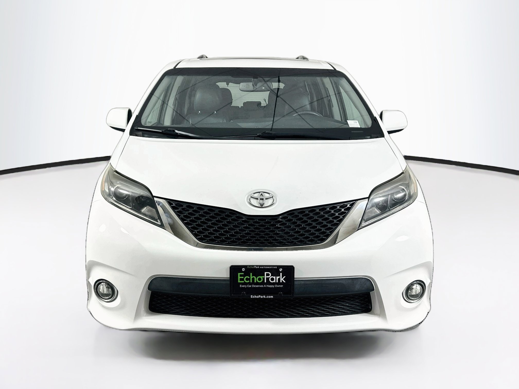Used 2015 Toyota Sienna SE w/ SE Preferred Package FWD image 2