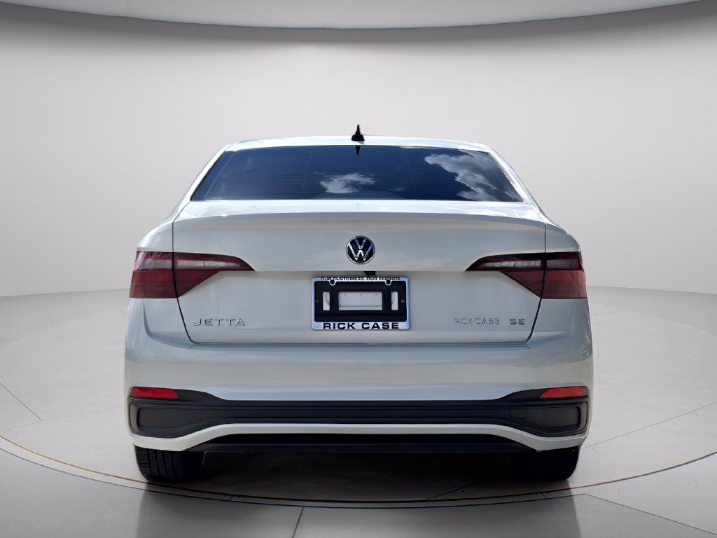 Certified 2024 Volkswagen Jetta SE w/ Panoramic Sunroof Package FWD image 5