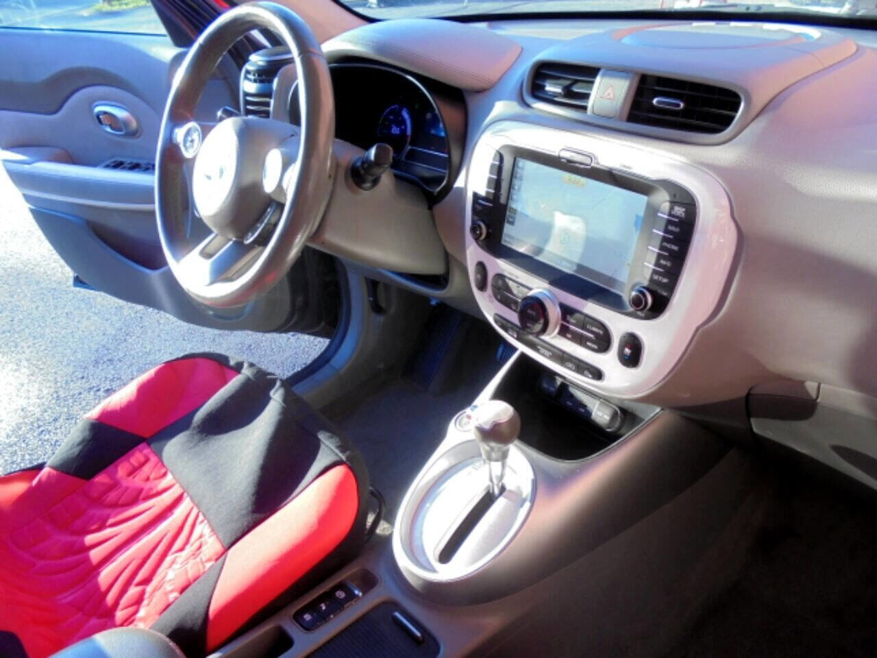 Used 2015 Kia Soul EV + FWD image 8