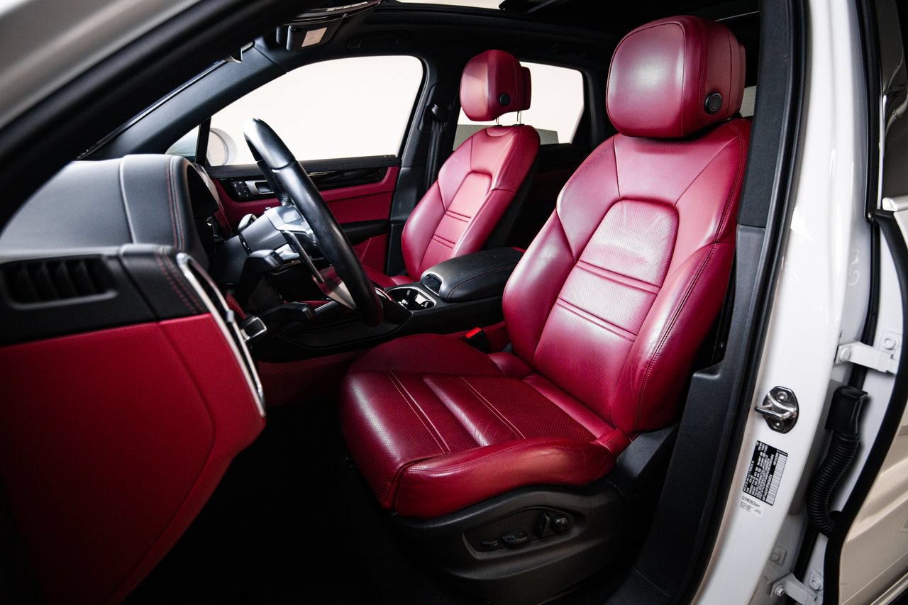 Certified 2023 Porsche Cayenne AWD/4WD image 5