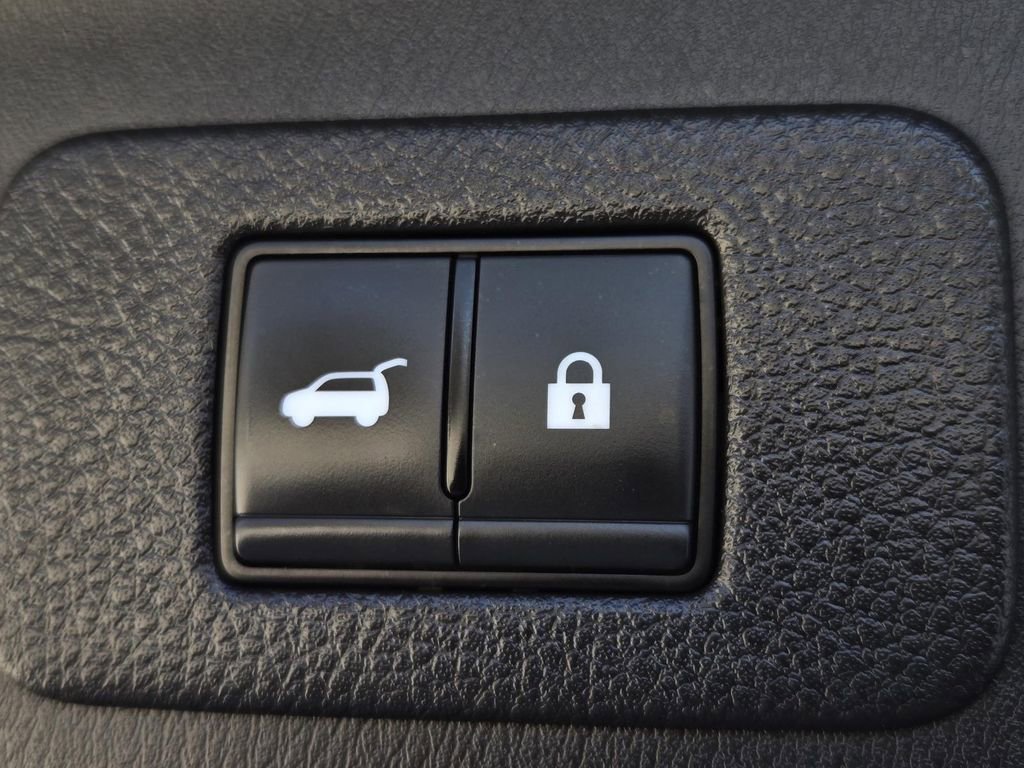 Used 2023 Nissan Armada Platinum w/ Captain's Chairs Package image 11