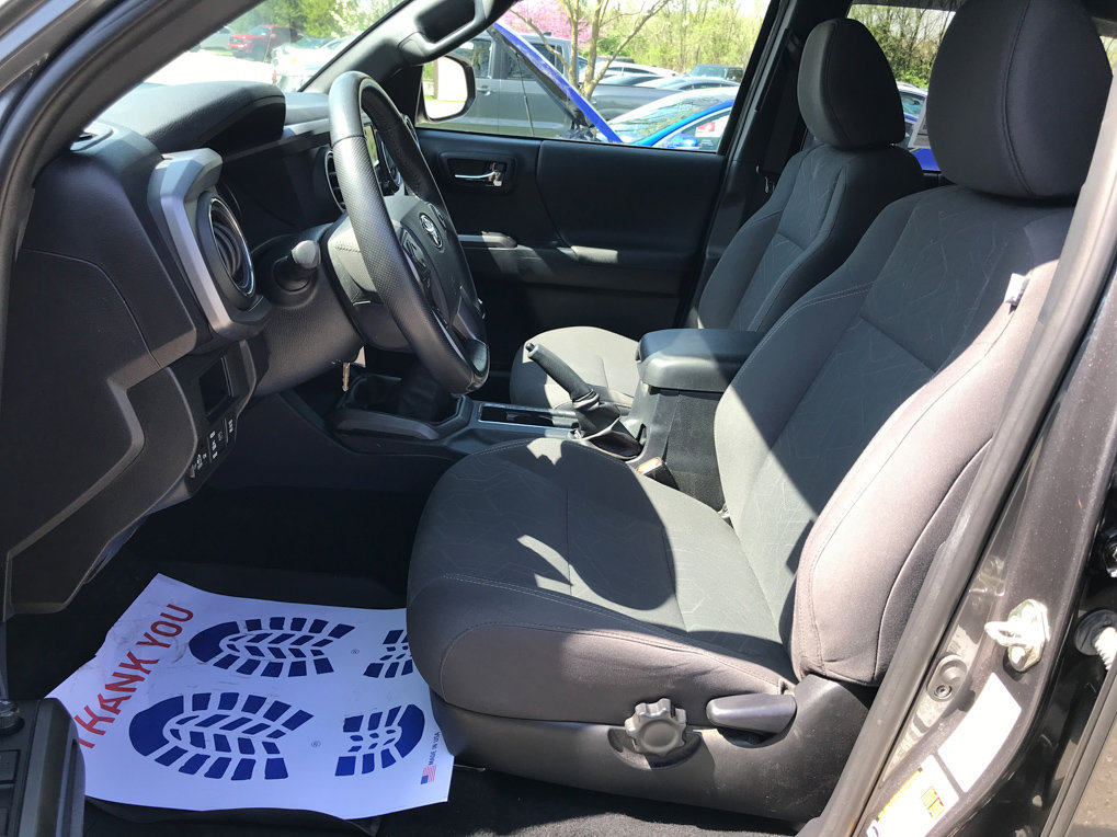 Used 2019 Toyota Tacoma TRD Sport AWD/4WD image 22