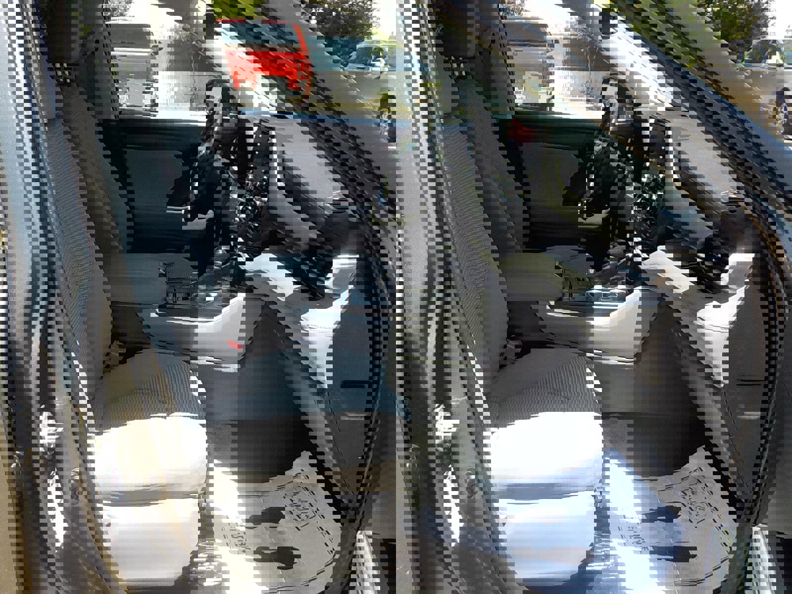 Used 2020 Toyota Highlander L image 19