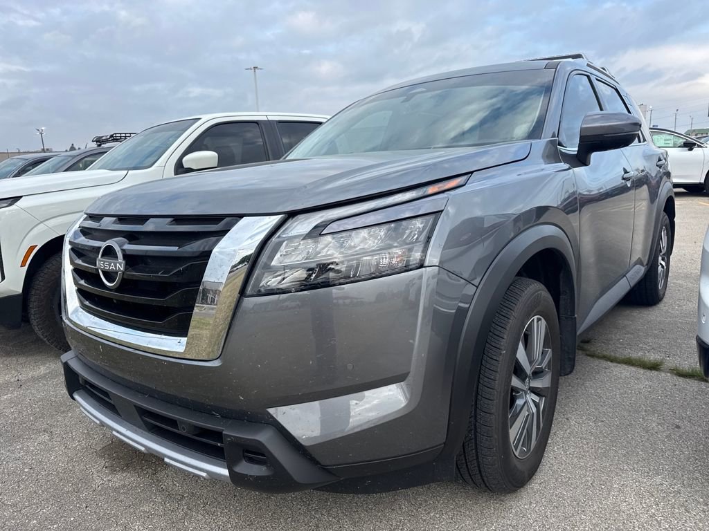 Used 2025 Nissan Pathfinder SL FWD image 1