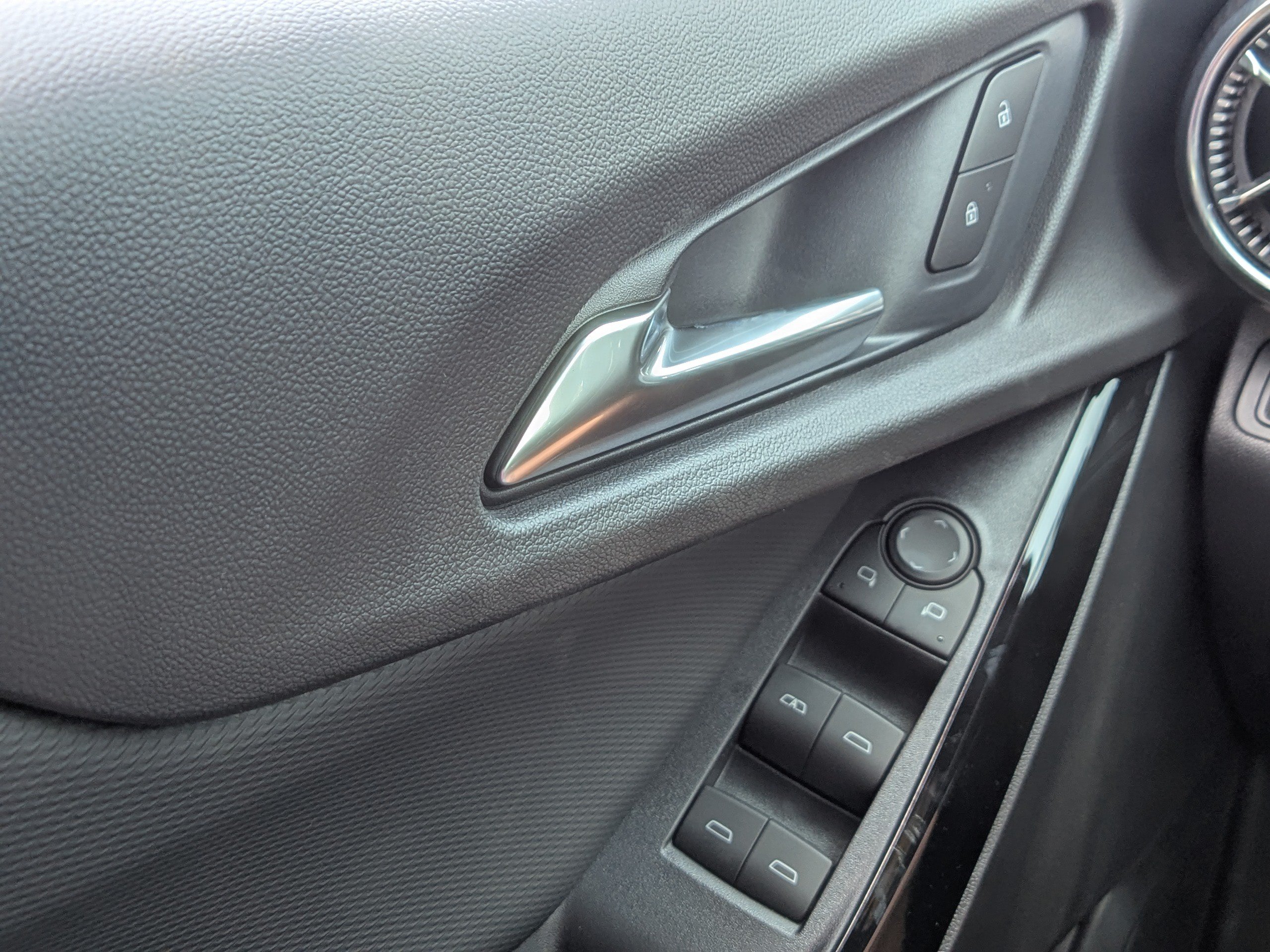 New 2027 Chevrolet Equinox LT w/ Safety and Technology Package FWD image 24