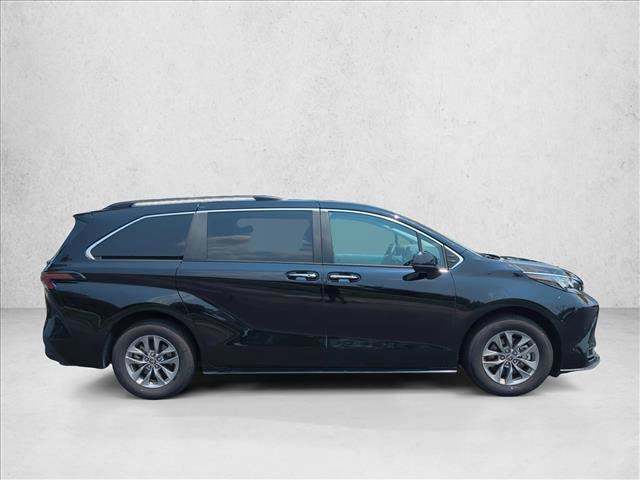 Certified 2026 Toyota Sienna XLE FWD image 4