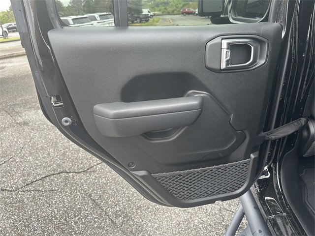 New 2023 Jeep Gladiator Rubicon w/ Cold Weather Group image 21