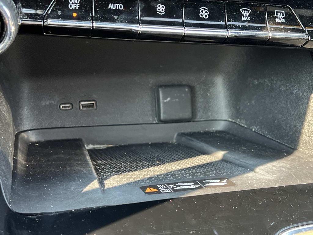 Used 2024 Chevrolet Traverse Z71 w/ LPO, Floor Liner Package AWD/4WD image 23
