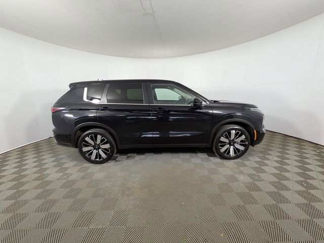 Used 2025 Mitsubishi Outlander SE AWD/4WD image 3