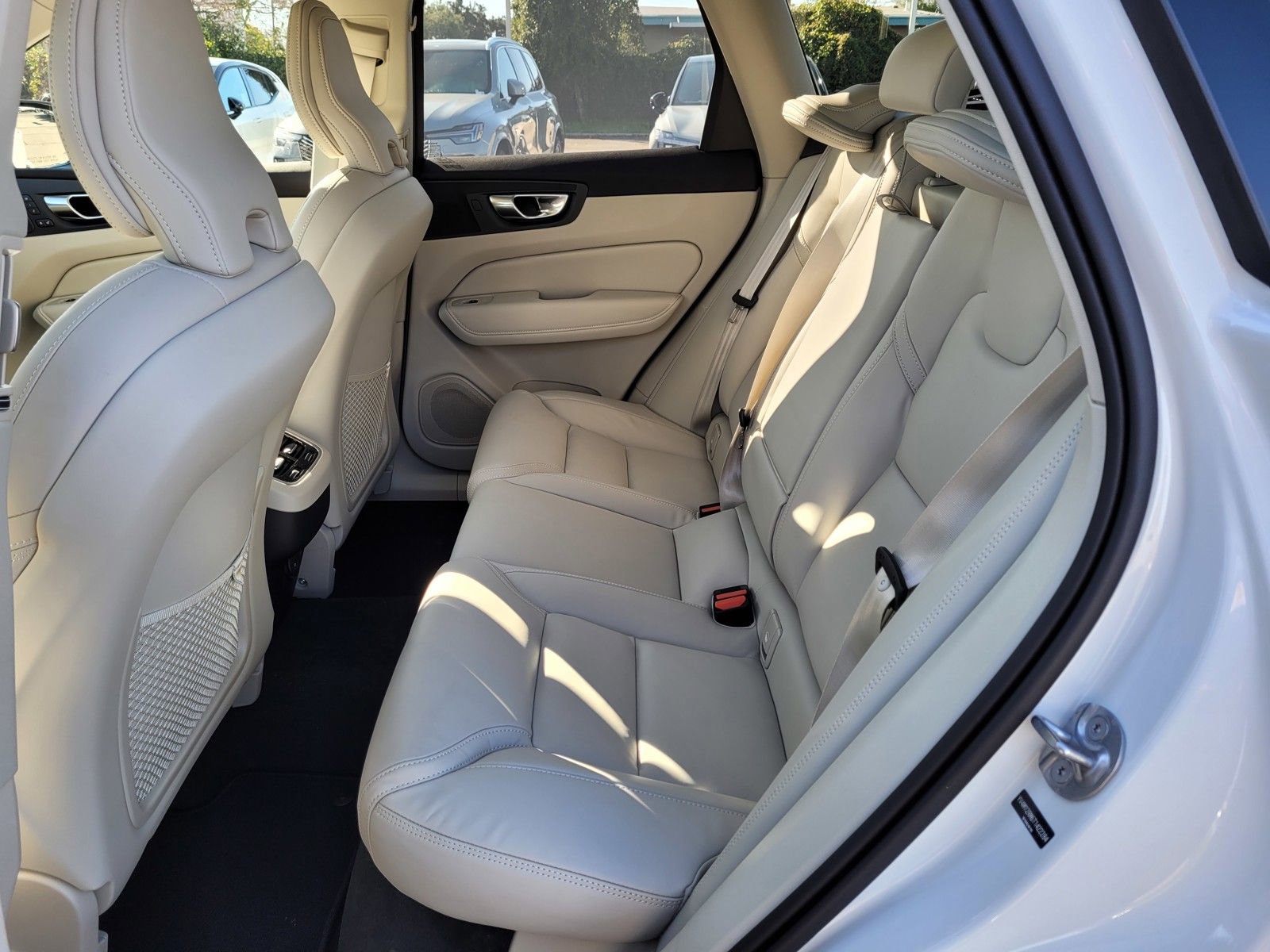 New 2026 Volvo XC60 B5 Ultra w/ Climate Package image 11