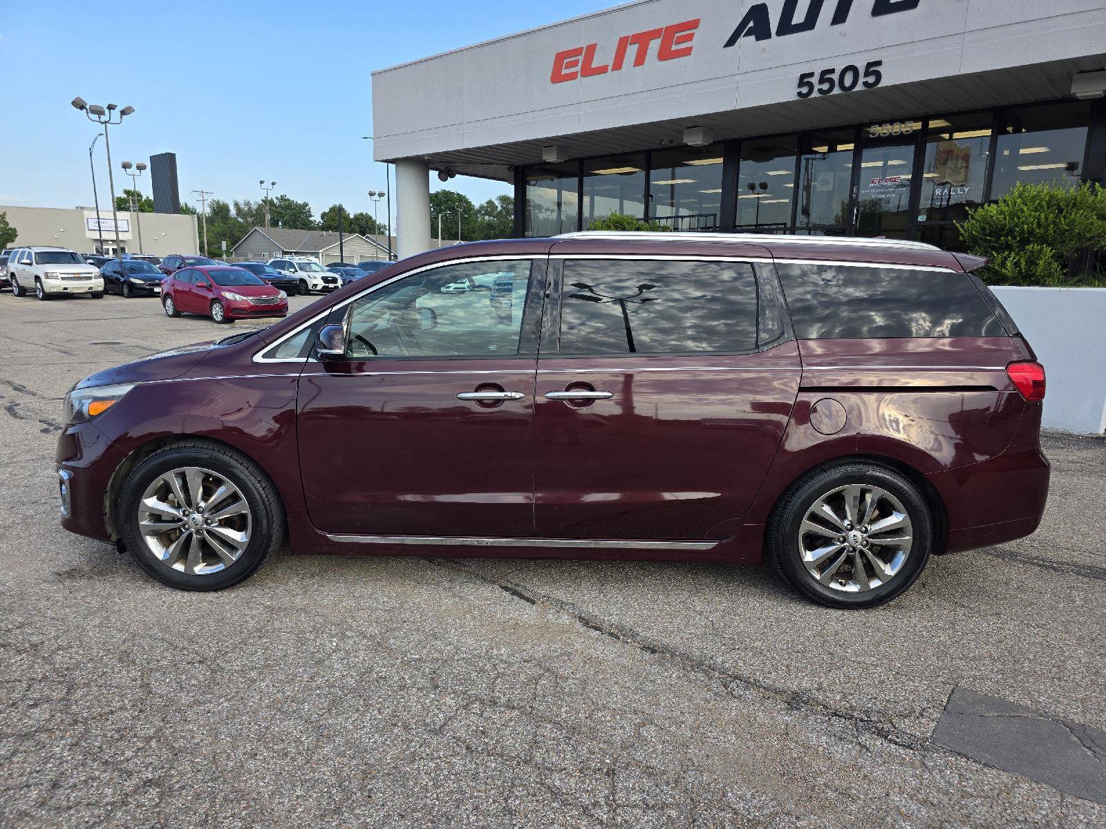 Used 2016 Kia Sedona SX Limited w/ Option Group 030 FWD image 8