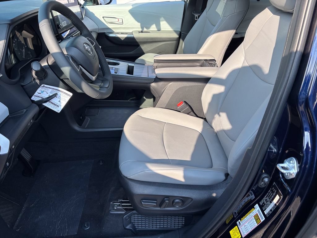 New 2026 Toyota Sienna XLE FWD image 12