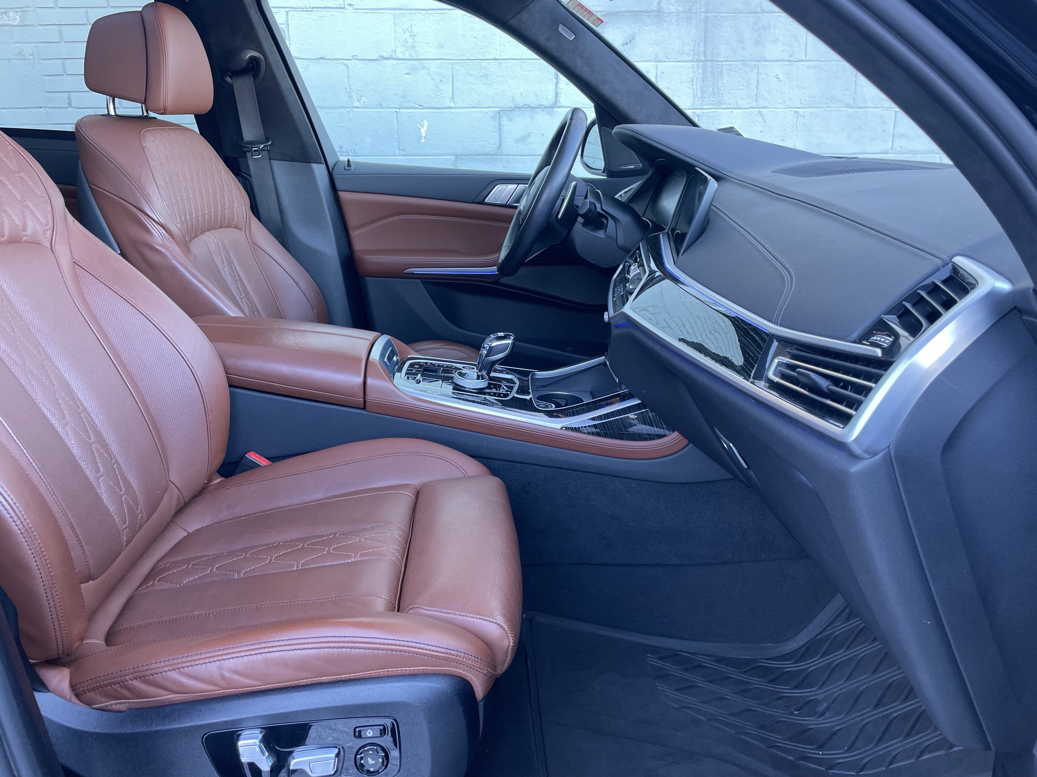 Used 2022 BMW X7 M50i w/ Luxury Seating Package image 15