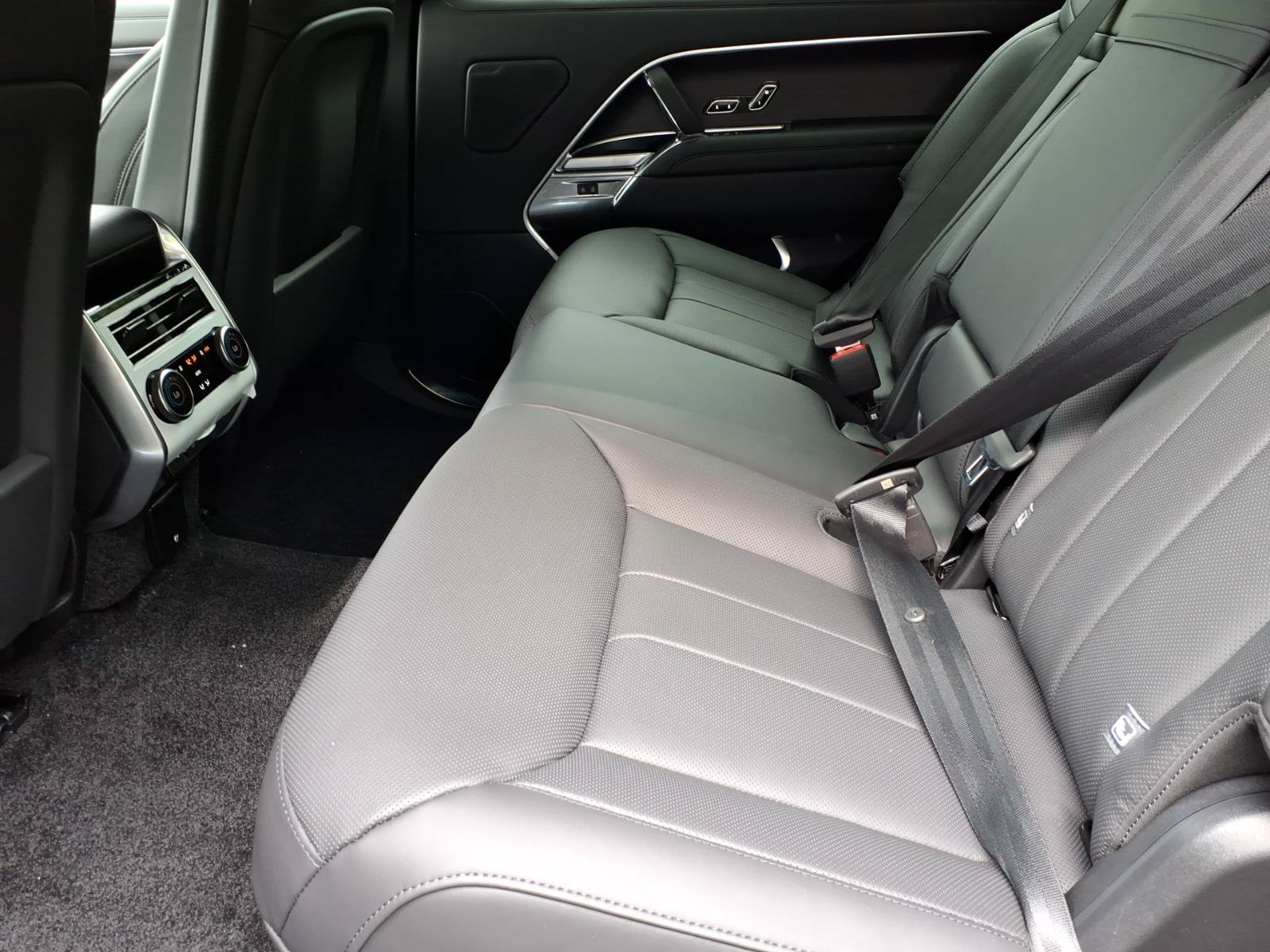 New 2027 Land Rover Range Rover Long Wheelbase SE AWD/4WD image 5
