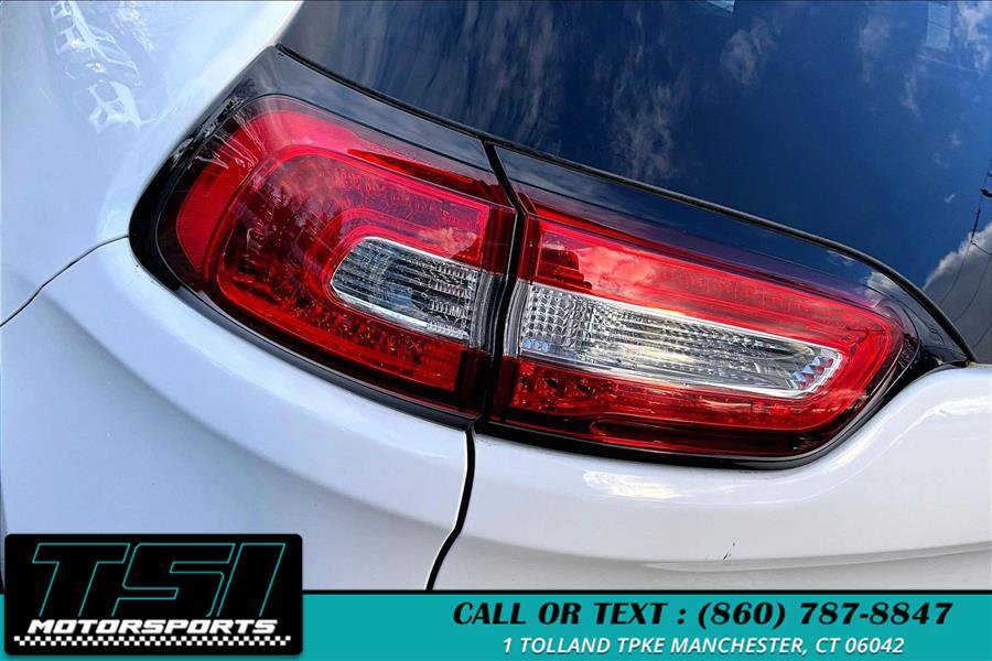 Used 2016 Jeep Cherokee Latitude w/ Cold Weather Group image 30