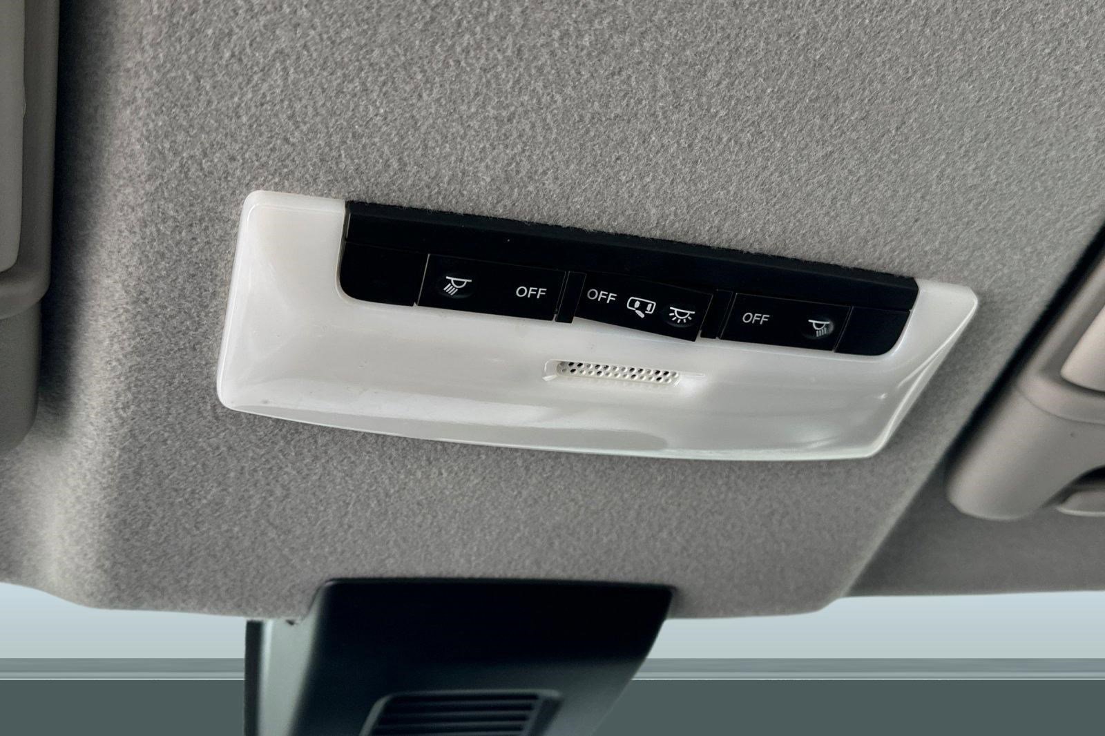 Used 2023 Nissan Kicks SR image 35