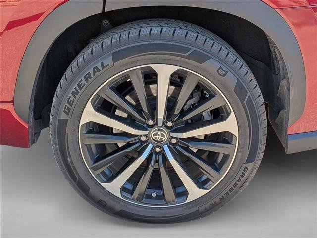 Used 2021 Toyota Highlander XSE image 3