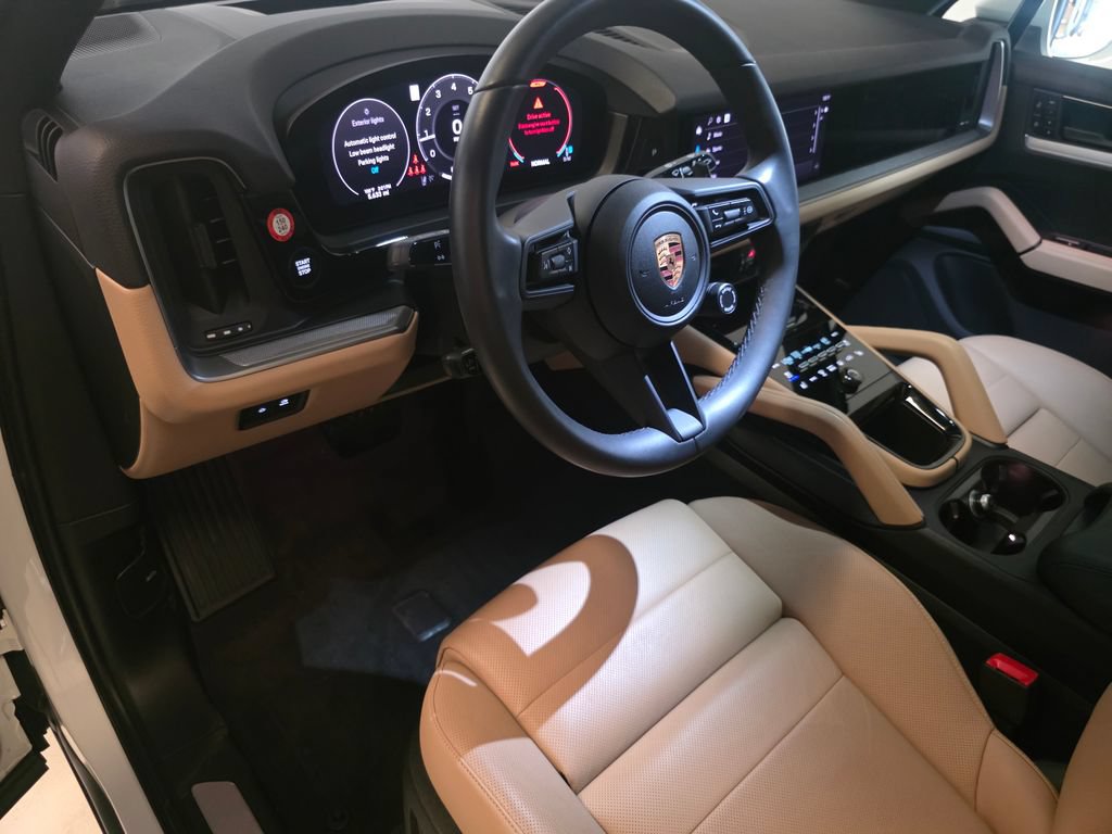 Certified 2026 Porsche Cayenne AWD/4WD image 4