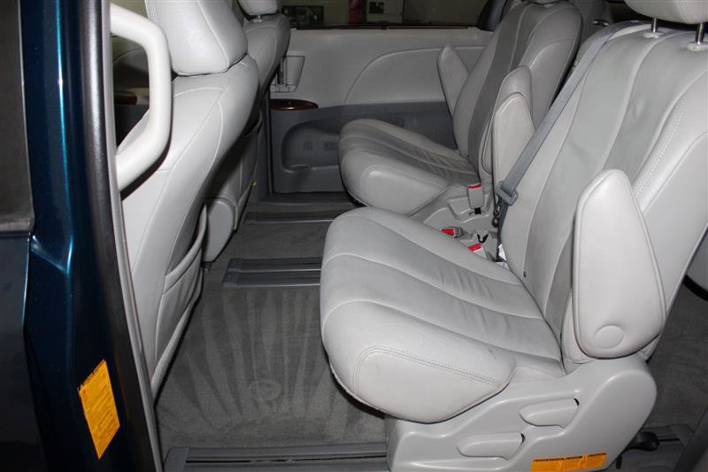 Used 2012 Toyota Sienna XLE FWD image 19