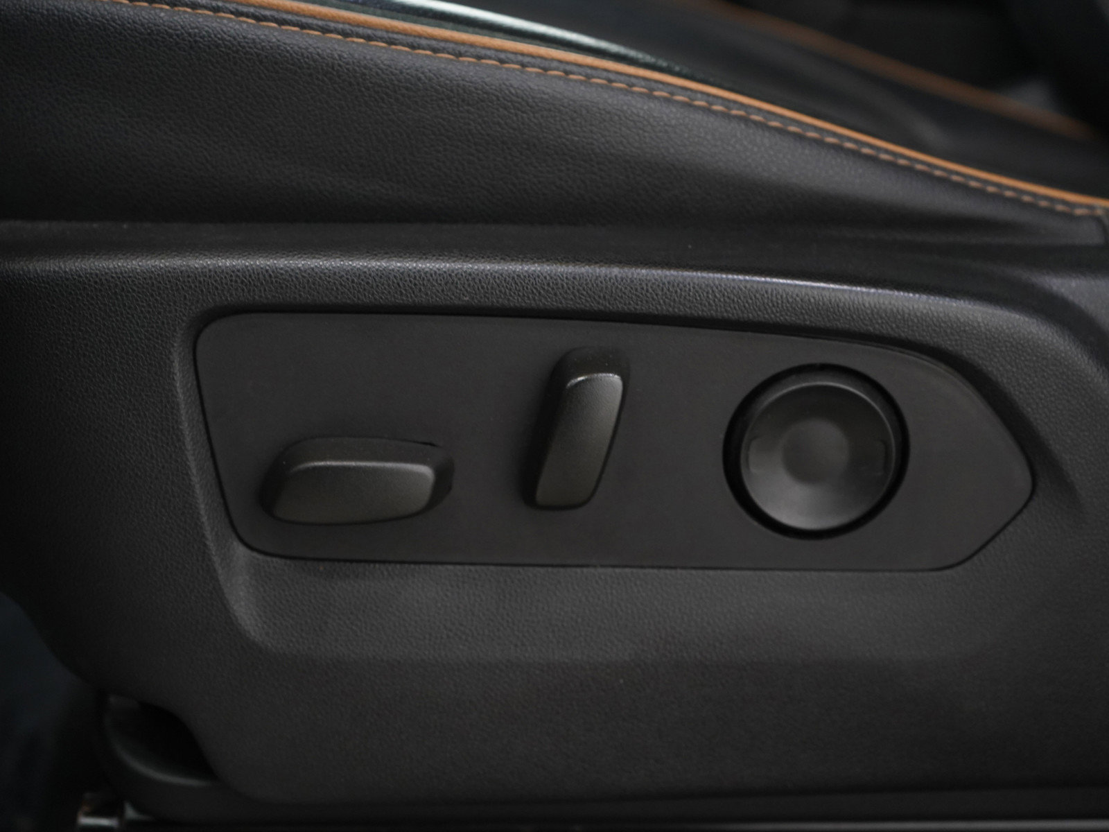 Used 2023 GMC Yukon XL AT4 w/ AT4 Premium Plus Package image 32