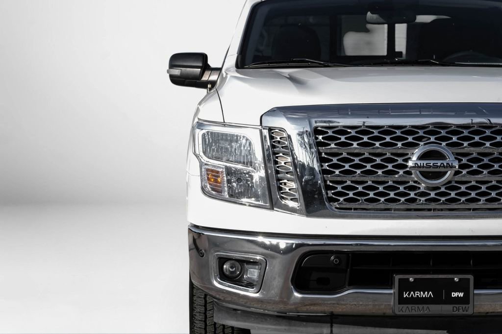 Used 2017 Nissan Titan SV image 41