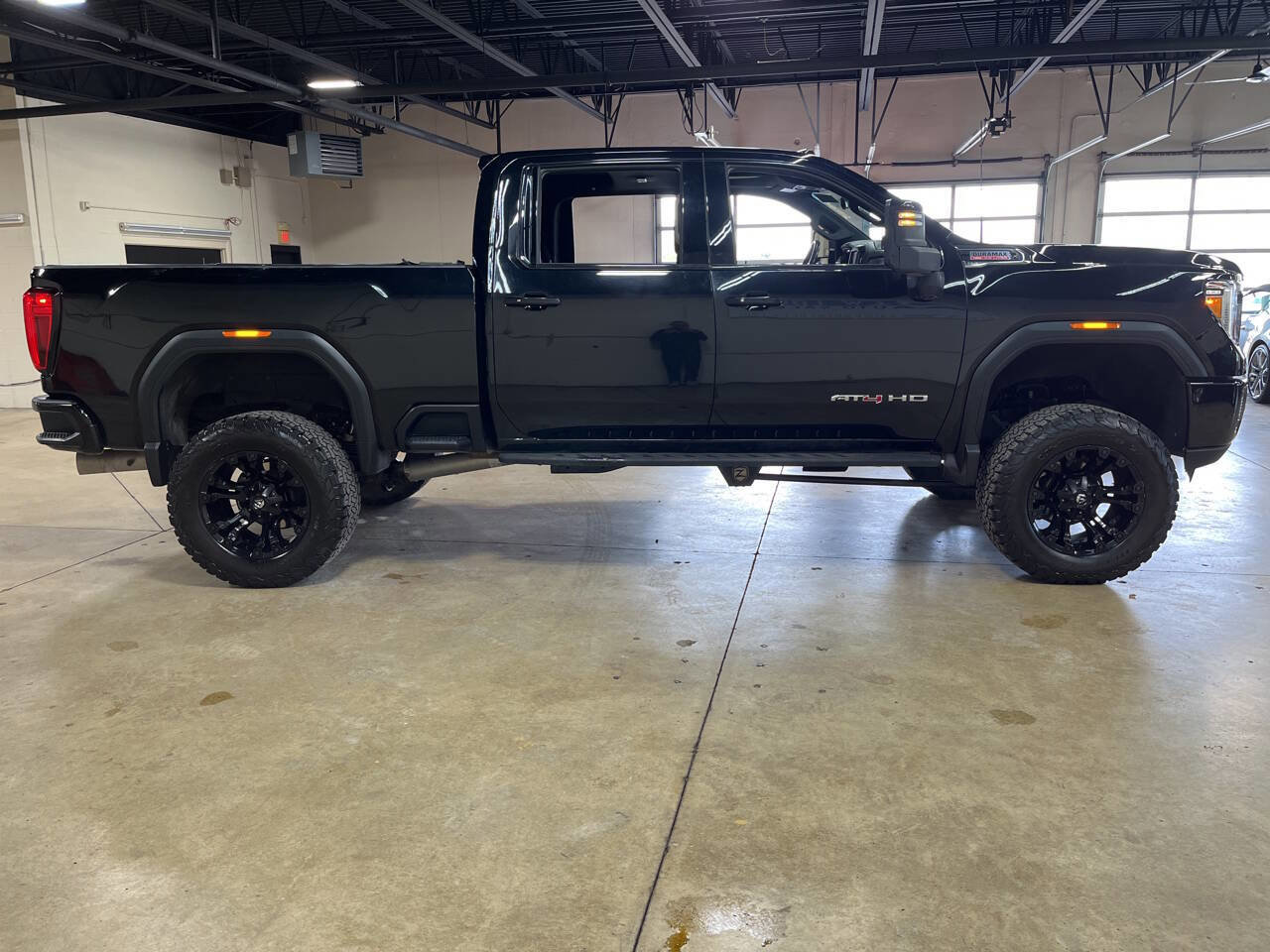 Used 2021 GMC Sierra 2500 AT4 w/ AT4 Premium Plus Package image 4